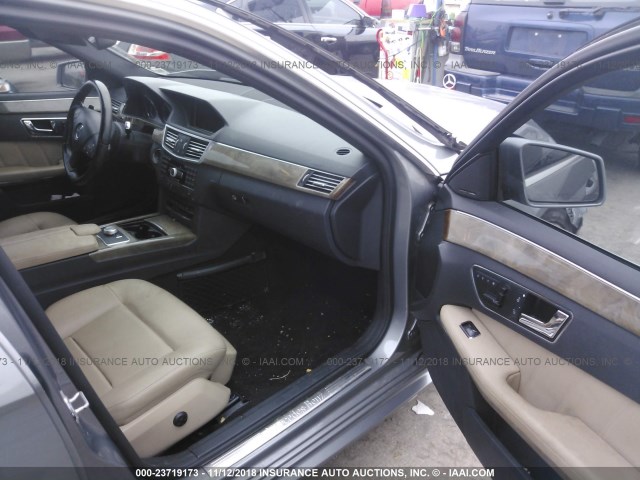 WDDHF8HB0AA073604 - 2010 MERCEDES-BENZ E 350 4MATIC SILVER photo 5