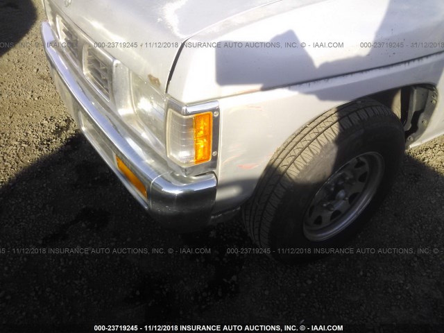 1N6SD11S7RC374973 - 1994 NISSAN TRUCK XE SILVER photo 6