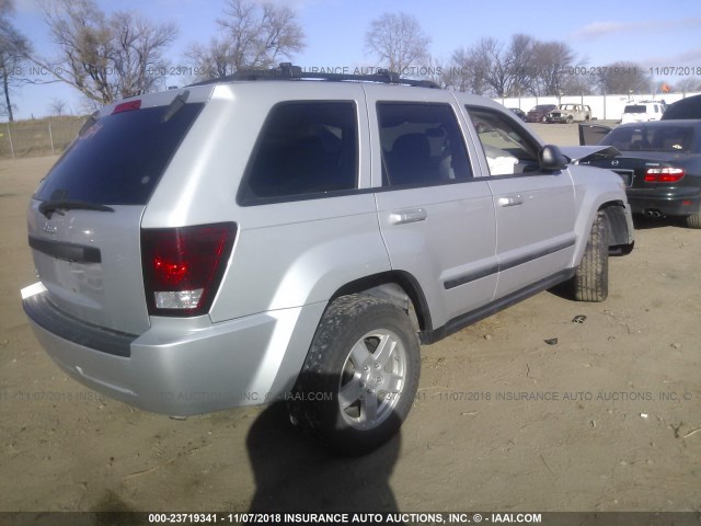 1J8GR48K97C676899 - 2007 JEEP GRAND CHEROKEE LAREDO/COLUMBIA/FREEDOM 银色 照片 4