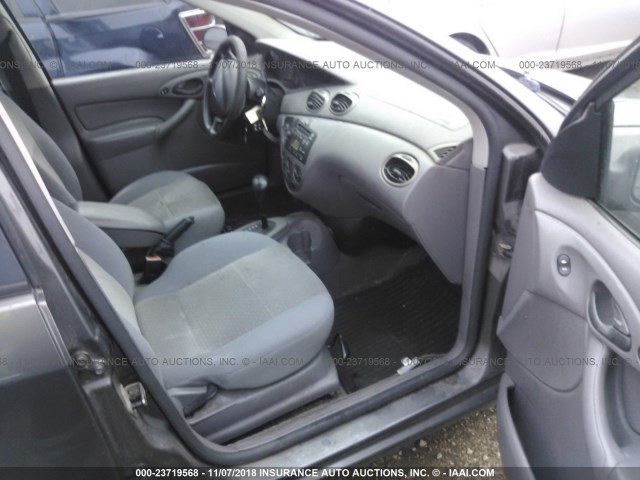 1FAFP38Z74W137696 - 2004 FORD FOCUS ZTS GRAY photo 5