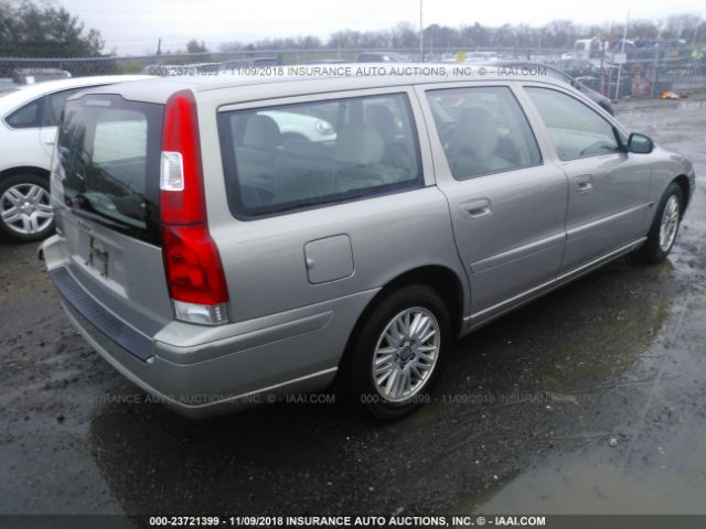 YV1SW612352503943 - 2005 VOLVO V70 GOLD photo 4