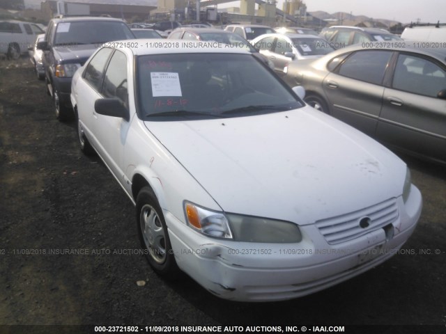 JT2BG22K5W0178373 - 1998 TOYOTA CAMRY CE/LE/XLE 白色 照片 1