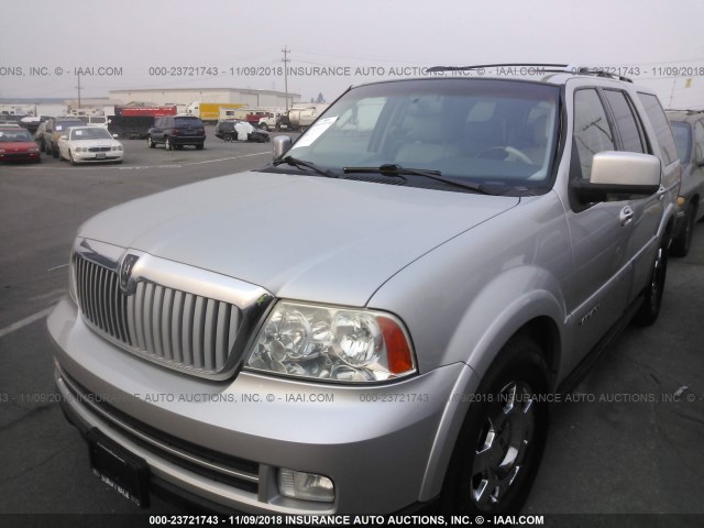 5LMFU28505LJ22303 - 2005 LINCOLN NAVIGATOR Күміс фото 2