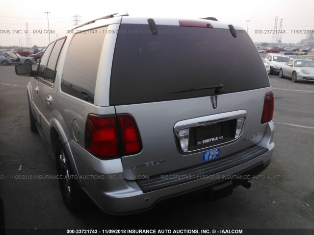 5LMFU28505LJ22303 - 2005 LINCOLN NAVIGATOR Күміс фото 3
