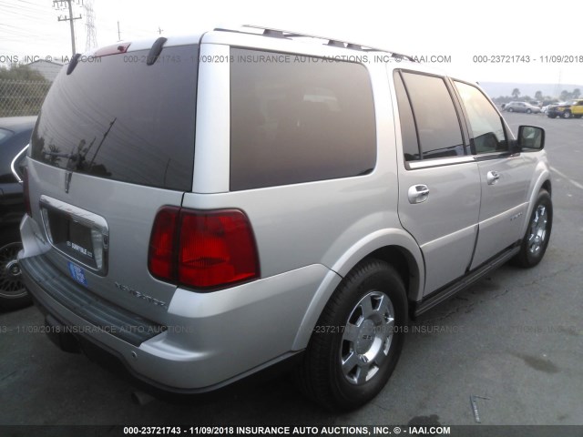 5LMFU28505LJ22303 - 2005 LINCOLN NAVIGATOR Күміс фото 4