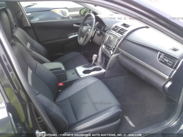 4T1BF1FK3EU869483 - 2014 TOYOTA CAMRY L/SE/LE/XLE Qara foto 5