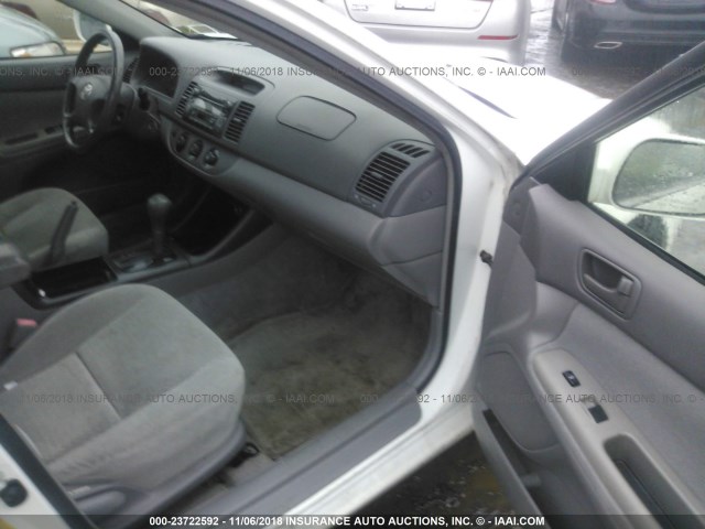 4T1BE30K83U119369 - 2003 TOYOTA CAMRY LE/XLE/SE WHITE photo 5