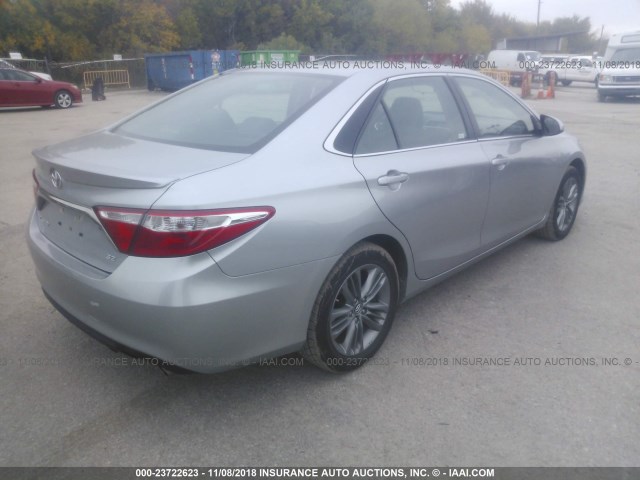 4T1BF1FK4HU375184 - 2017 TOYOTA CAMRY LE/XLE/SE/XSE SILVER photo 4