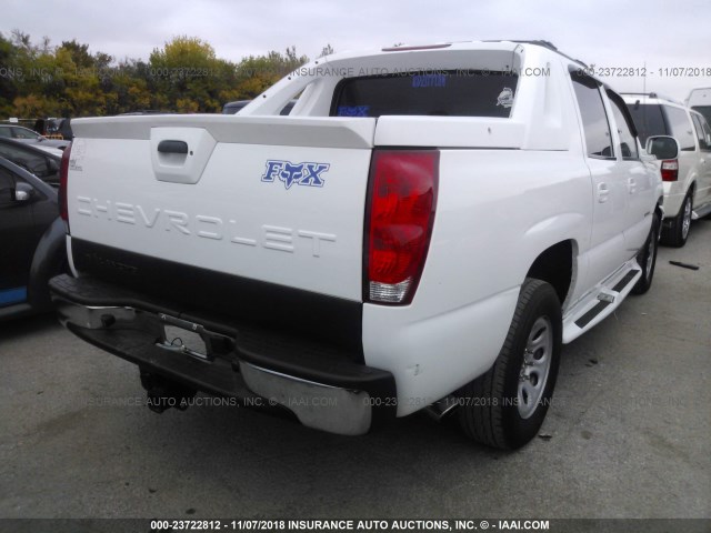 3GNEC12Z35G140925 - 2005 CHEVROLET AVALANCHE C1500 WHITE photo 4