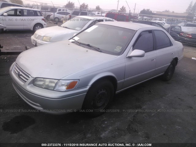 4T1BG22K61U840000 - 2001 TOYOTA CAMRY CE/LE/XLE ვერცხლისფერი ფოტო 2