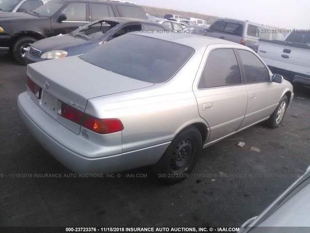 4T1BG22K61U840000 - 2001 TOYOTA CAMRY CE/LE/XLE ვერცხლისფერი ფოტო 4
