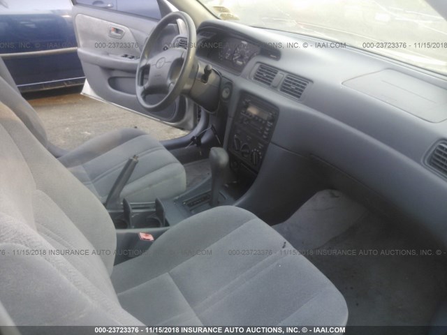 4T1BG22K61U840000 - 2001 TOYOTA CAMRY CE/LE/XLE ვერცხლისფერი ფოტო 8