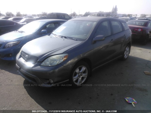 2T1KR32E65C355650 - 2005 TOYOTA COROLLA MATRIX XR GRAY photo 2