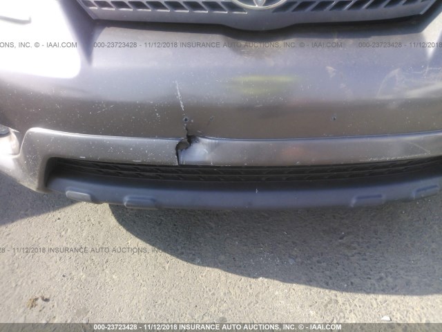 2T1KR32E65C355650 - 2005 TOYOTA COROLLA MATRIX XR GRAY photo 6