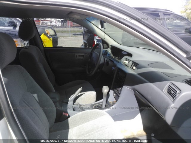 4T1BG22K21U832038 - 2001 TOYOTA CAMRY CE/LE/XLE 白色 照片 5