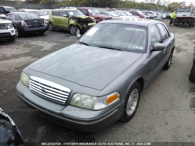 2FAFP74W6XX203442 - 1999 FORD CROWN VICTORIA LX GREEN photo 2