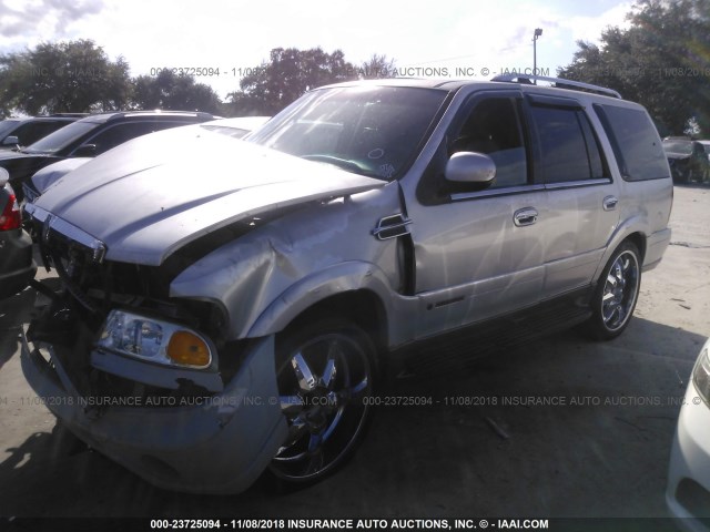 5LMFU28A7YLJ33669 - 2000 LINCOLN NAVIGATOR Сұр фото 2