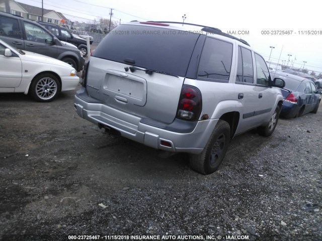 1GNDT13S852358414 - 2005 CHEVROLET TRAILBLAZER LS/LT SILVER photo 4