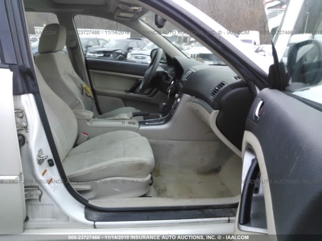 4S3BL616887214405 - 2008 SUBARU LEGACY 2.5I WHITE photo 5