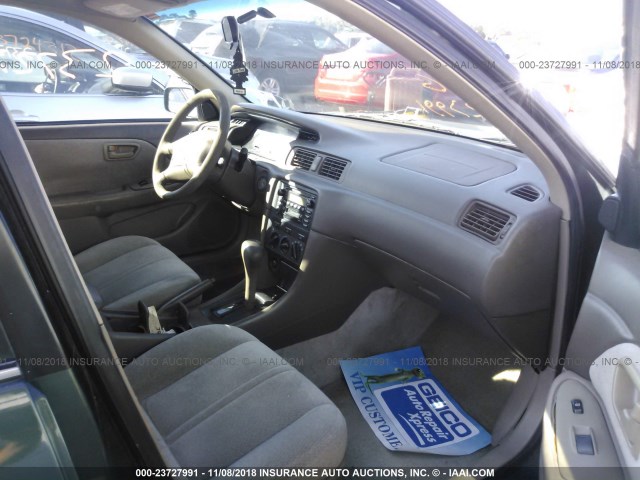 4T1BG22K41U807593 - 2001 TOYOTA CAMRY CE/LE/XLE მწვანე ფოტო 5