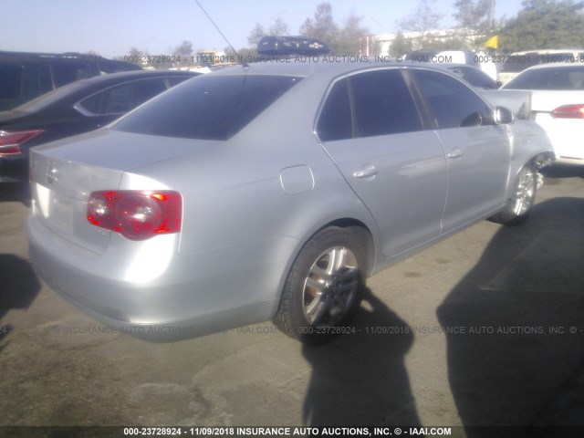 3VWEG81KX7M139136 - 2007 VOLKSWAGEN JETTA WOLFSBURG 银色 照片 4