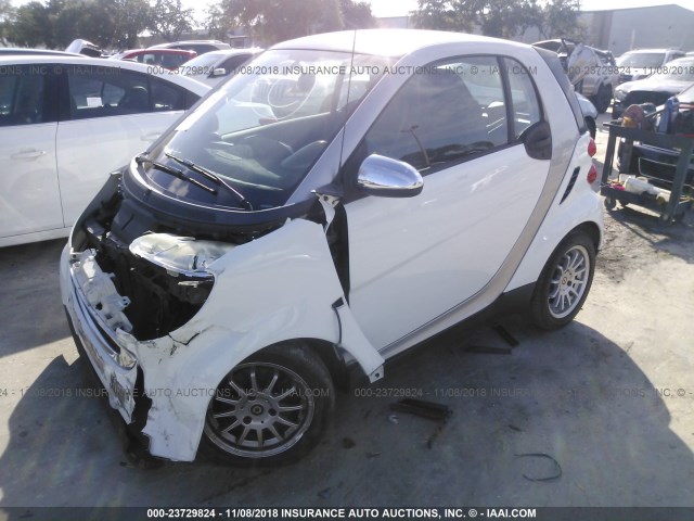 WMEEJ3BA8BK419684 - 2011 SMART FORTWO PURE/PASSION WHITE photo 2