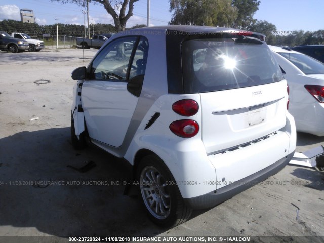 WMEEJ3BA8BK419684 - 2011 SMART FORTWO PURE/PASSION WHITE photo 3