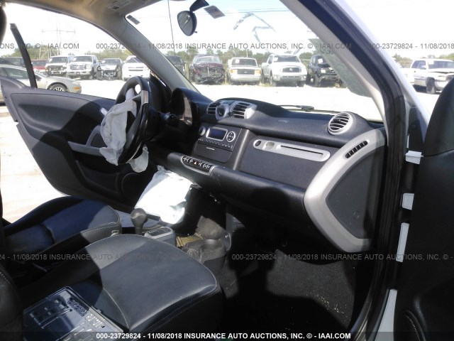 WMEEJ3BA8BK419684 - 2011 SMART FORTWO PURE/PASSION WHITE photo 5