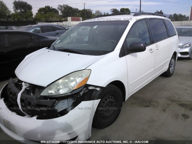 5TDZK23C07S064923 - 2007 TOYOTA SIENNA CE/LE WHITE photo 2