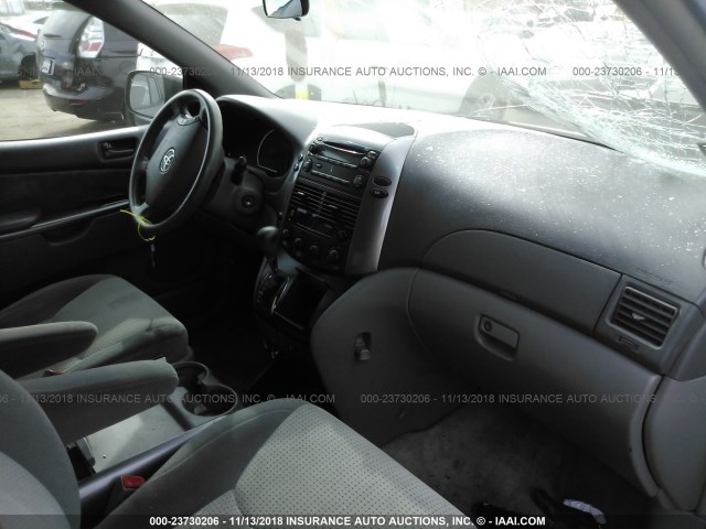 5TDZK23C07S064923 - 2007 TOYOTA SIENNA CE/LE WHITE photo 5