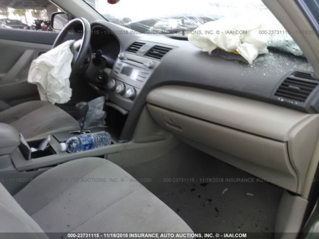 4T1BF3EK2AU517003 - 2010 TOYOTA CAMRY SE/LE/XLE შავი ფოტო 5