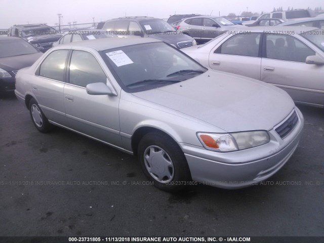4T1BG22K6YU644066 - 2000 TOYOTA CAMRY CE/LE/XLE ვერცხლისფერი ფოტო 1