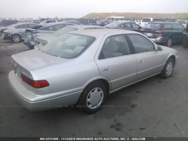 4T1BG22K6YU644066 - 2000 TOYOTA CAMRY CE/LE/XLE ვერცხლისფერი ფოტო 4