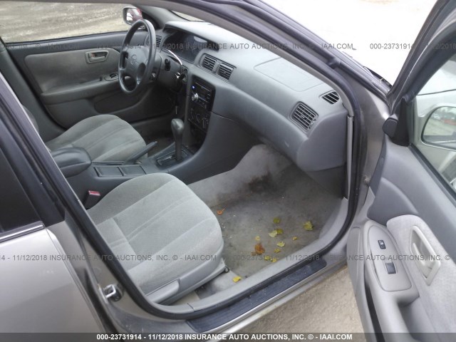 4T1BG22K7YU629043 - 2000 TOYOTA CAMRY CE/LE/XLE 灰色 照片 5