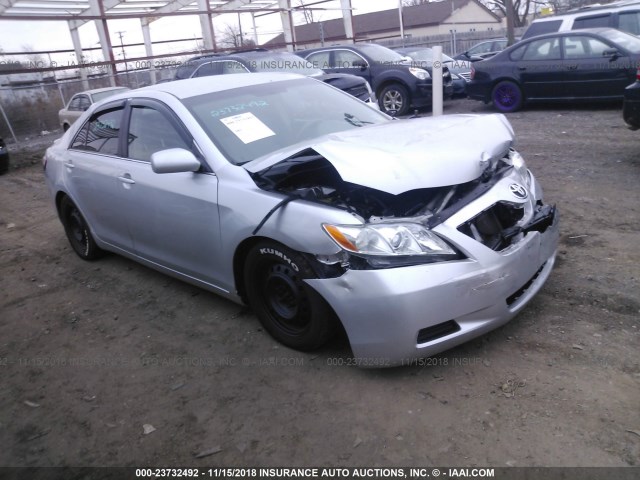 4T1BE46K89U354957 - 2009 TOYOTA CAMRY SE/LE/XLE SILVER photo 1
