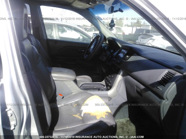 2HKYF18675H531013 - 2005 HONDA PILOT EXL SILVER photo 5