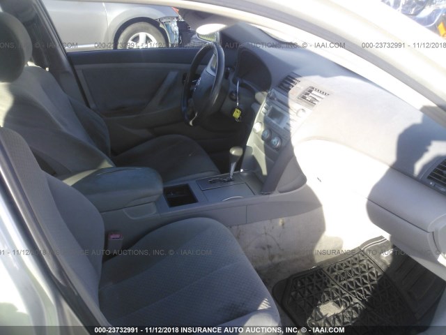 4T1BE46K98U196529 - 2008 TOYOTA CAMRY CE/LE/XLE/SE SILVER photo 5