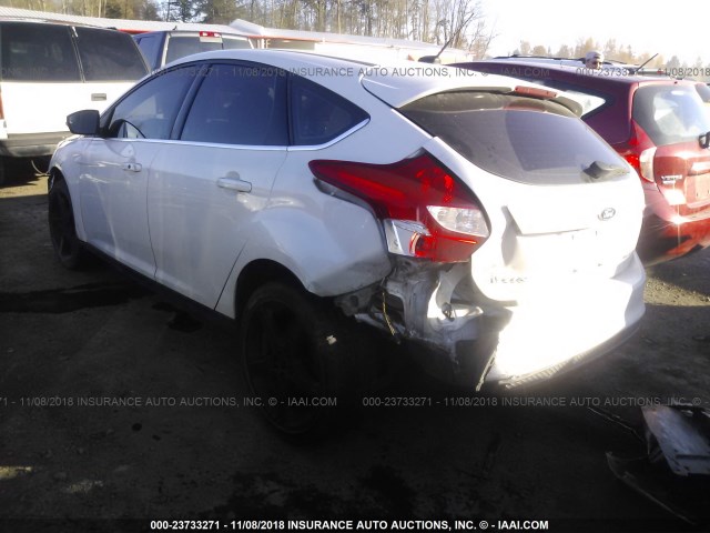 1FAHP3N26CL423667 - 2012 FORD FOCUS TITANIUM WHITE photo 3