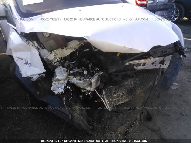 1FAHP3N26CL423667 - 2012 FORD FOCUS TITANIUM WHITE photo 6