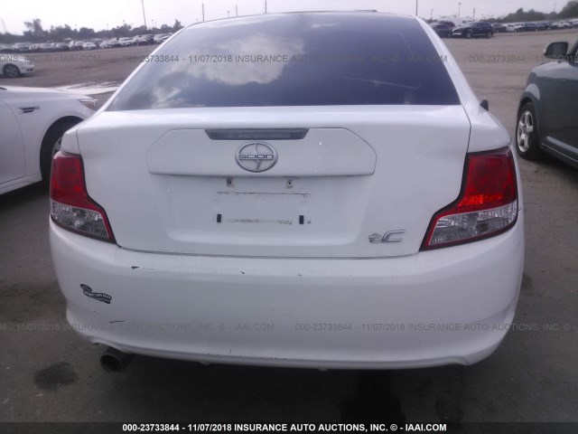 JTKJF5C78B3009712 - 2011 TOYOTA SCION TC 白色 照片 6