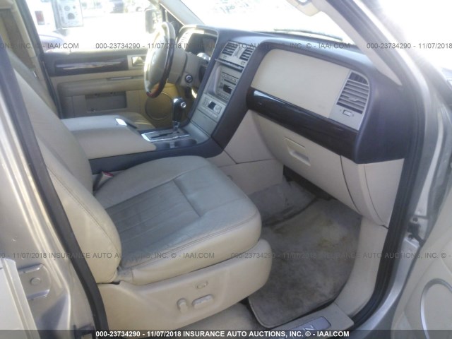 5LMFU28546LJ01875 - 2006 LINCOLN NAVIGATOR Złoty zdjęcie 5