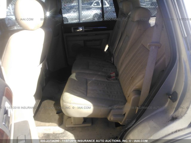 5LMFU28546LJ01875 - 2006 LINCOLN NAVIGATOR Złoty zdjęcie 8