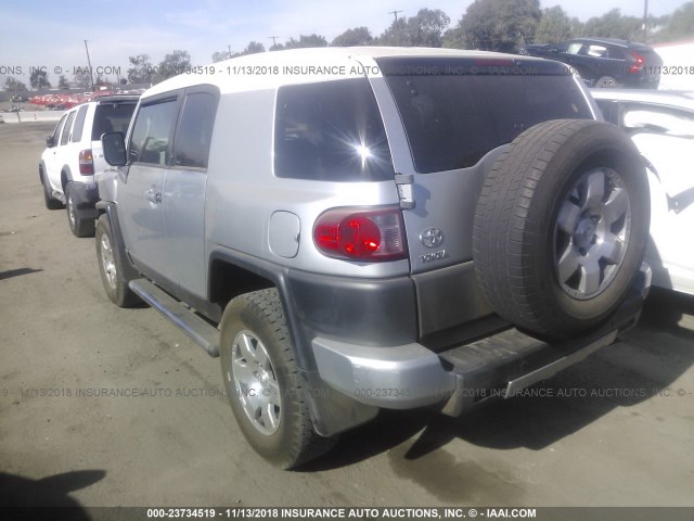 JTEBU11F270017152 - 2007 TOYOTA FJ CRUISER SILVER photo 3