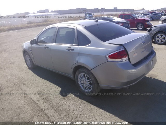 1FAHP35N38W127652 - 2008 FORD FOCUS SE/SEL/SES GRAY photo 3