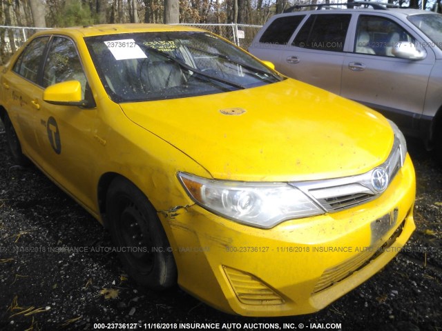 4T1BD1FK1CU019354 - 2012 TOYOTA CAMRY HYBRID/LE/XLE 黄色 照片 6