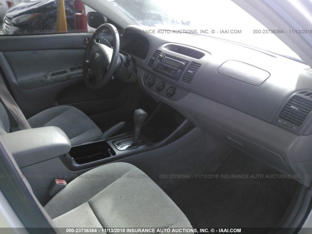 4T1BE32K53U126275 - 2003 TOYOTA CAMRY LE/XLE/SE SILVER photo 5