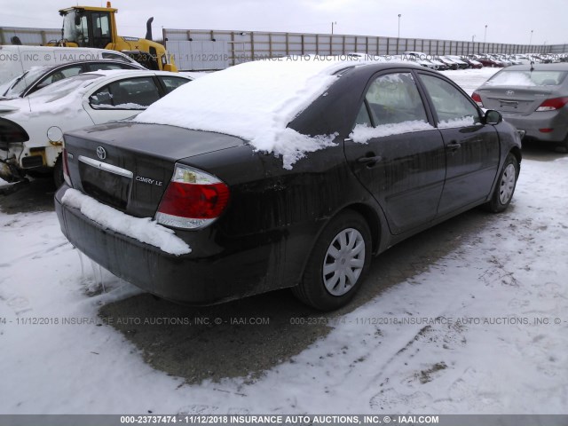 4T1BE30K35U382999 - 2005 TOYOTA CAMRY LE/XLE/SE BLACK photo 4