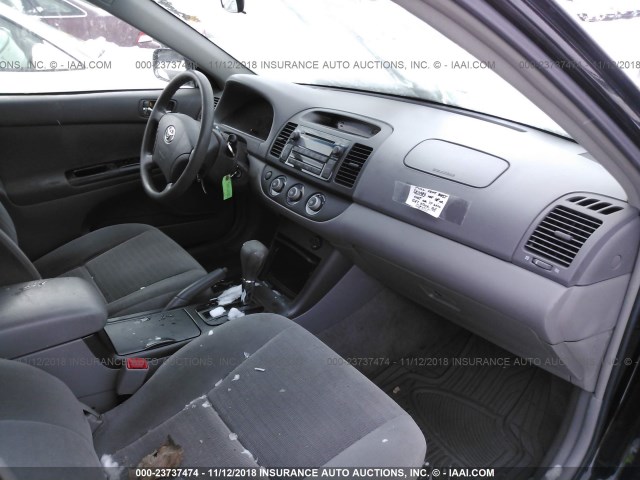 4T1BE30K35U382999 - 2005 TOYOTA CAMRY LE/XLE/SE BLACK photo 5