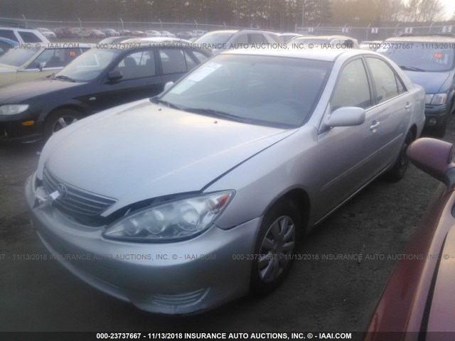 4T1BE32K26U132975 - 2006 TOYOTA CAMRY LE/XLE/SE SILVER photo 2
