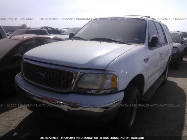 1FMPU16L7YLA60180 - 2000 FORD EXPEDITION XLT WHITE photo 2